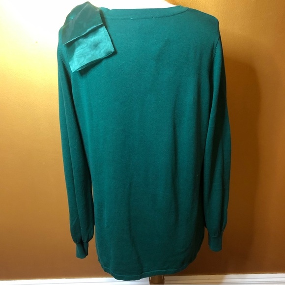 Belle By Kim Gravel Green crew neck Sweater w/detachable green bow Size Large - Picture 5 of 12